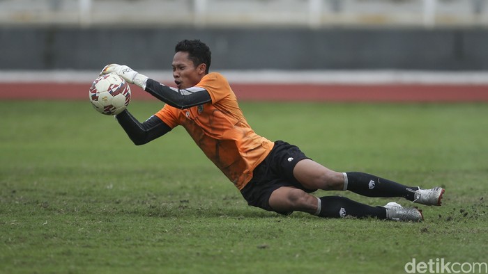 Arema FC Percaya Tiga Kiper Lokal Usai Datangkan Syahrul Trisna untuk Musim Depan