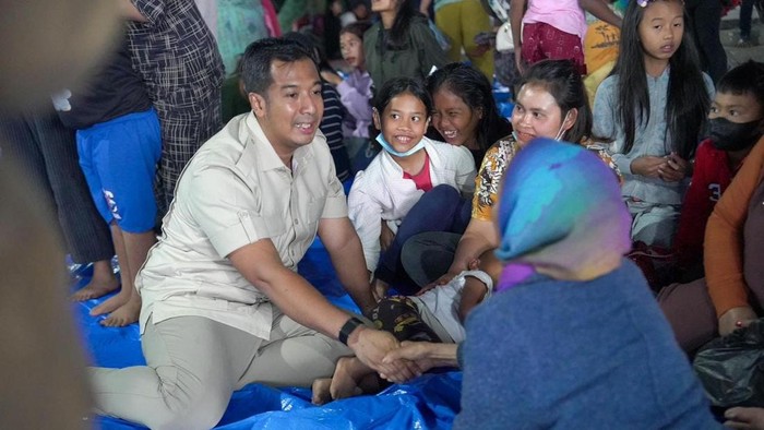 Ade Jona Temui Pengungsi Sinabung, Dorong Pemenuhan Kebutuhan Warga di Posko