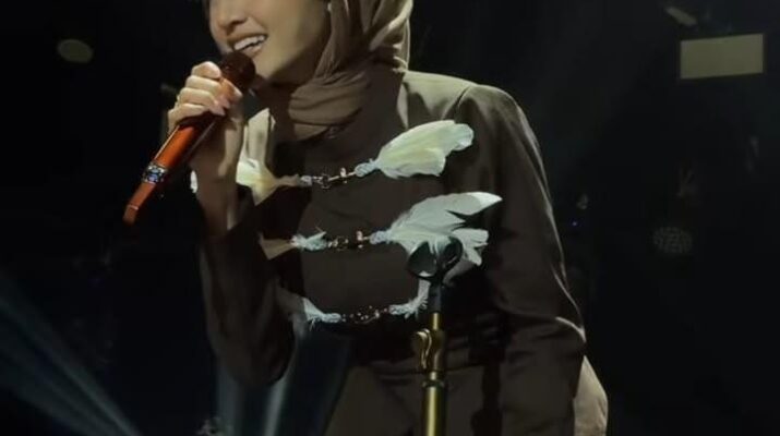 Mahalini Tampil Anggun Berhijab saat Konser di Aceh, Busana Earth Tone Jadi Sorotan